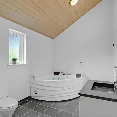 Huis Aan Het Strand In Løgstør Met Sauna Vakantiehuis *