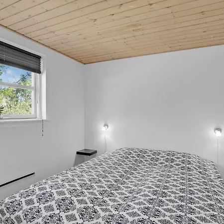 Huis Aan Het Strand In Løgstør Met Sauna