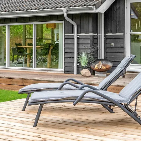 Huis Aan Het Strand In Løgstør Met Sauna Vakantiehuis